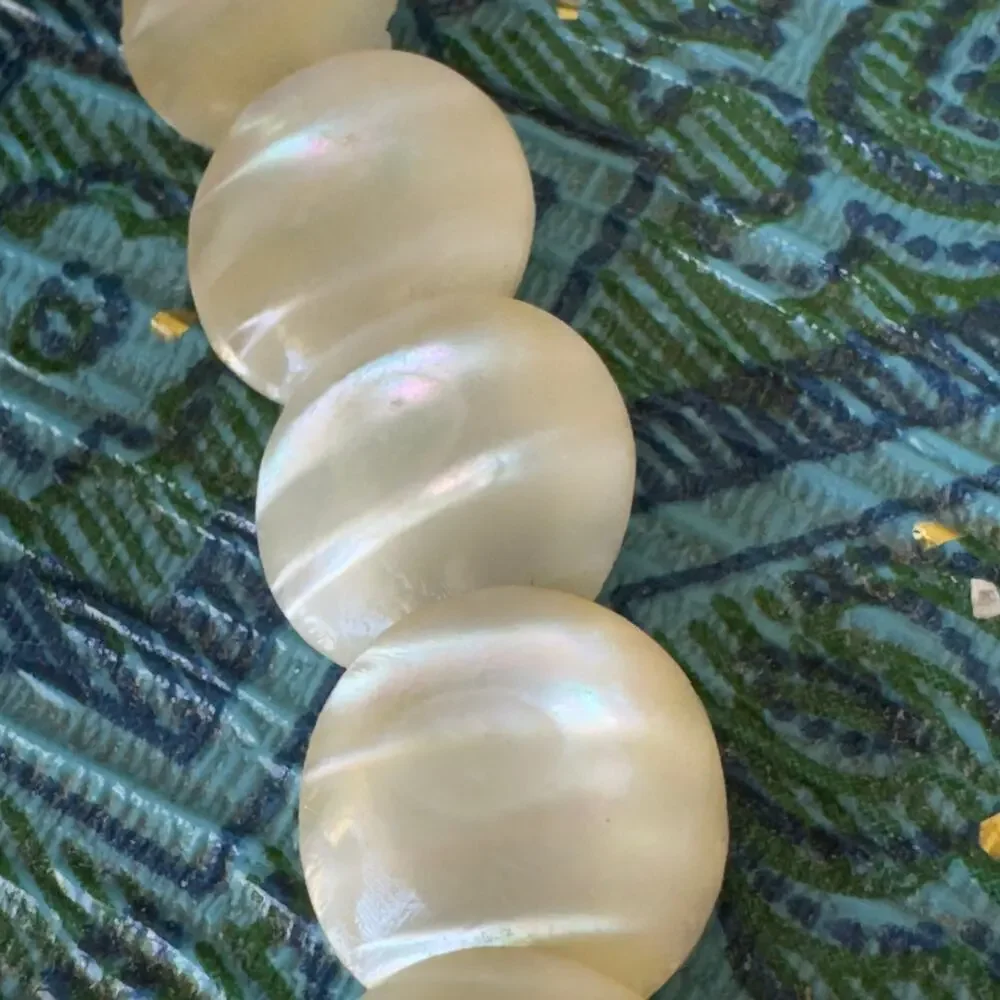 Vintage MOP Mother of Pearl 26” Disc Choker Necklace 1960’s Natural White Shell